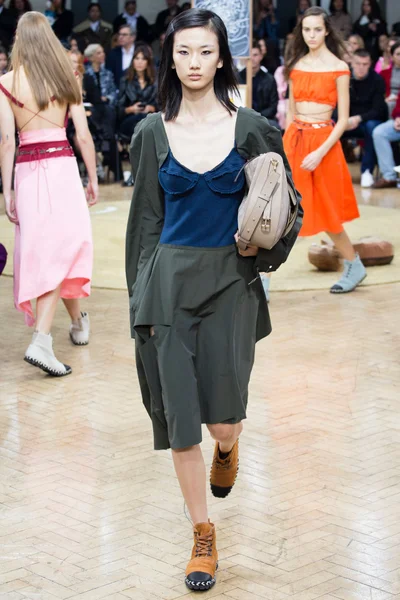 Look 10